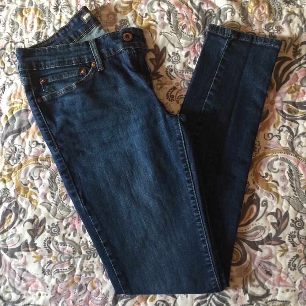 Mid-rise skinny jeans